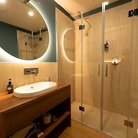 Moody Smart & Comfy Hotel 3*